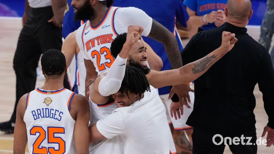 Party in New York: Die Knicks drehen das vierte Finale. Bild: Ross D. Franklin/AP/dpa