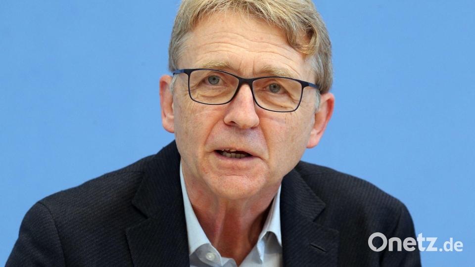 Helmut Frister betont, dass digitale Angebote eine wichtige Rolle bei der Erfüllung der Kommunikations- und Informationsbedürfnisse von Kindern und Jugendlichen spielen. (Archivbild) Bild: Wolfgang Kumm/dpa
