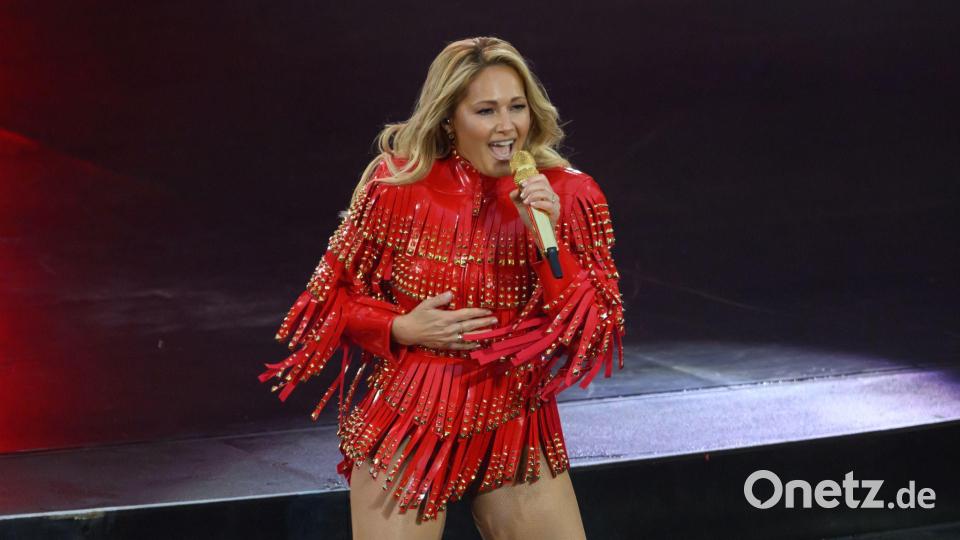 Helene Fischer startete ihre „360°“-Tour nach langer Bühnenpause in Dresden. Bild: Robert Michael/dpa