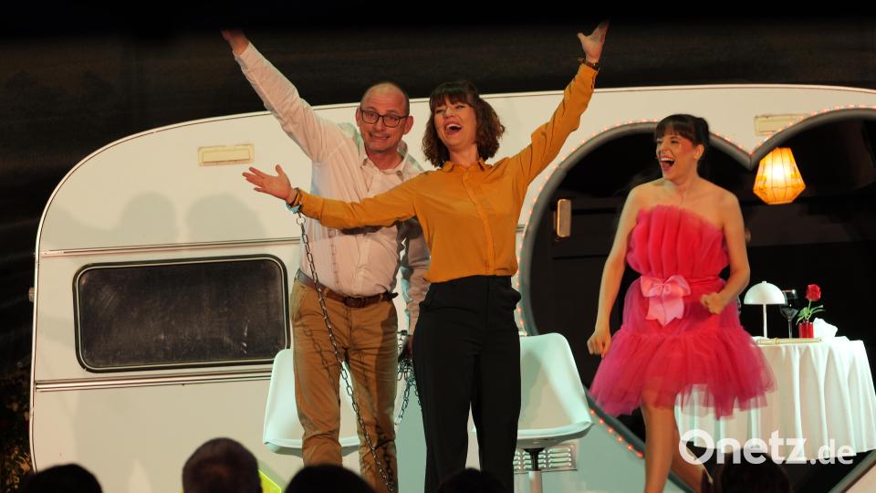 Darsteller des Musicals „Blind Date“ bei einer Aufführung. Bild: Florian Wein / OVIGO Theater