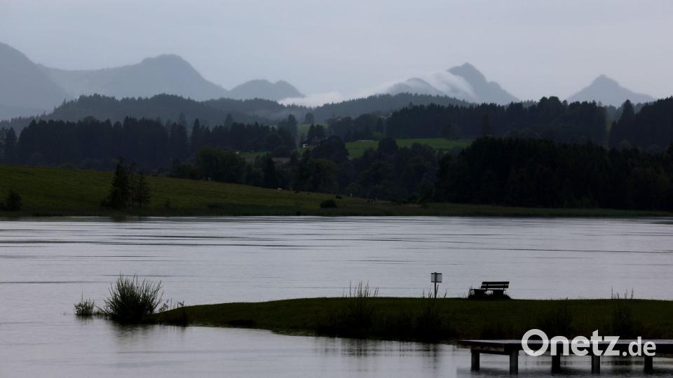 Auch Donnerstag und Freitag soll es weiter regnen. (Archivbild) Bild: Karl-Josef Hildenbrand/dpa