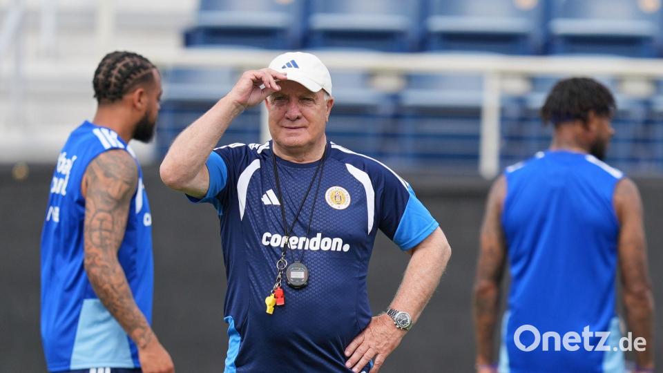 Dick Advocaat will mit dem kleinen Curaçao bei der WM überraschen. Bild: Rebecca Blackwell/AP/dpa