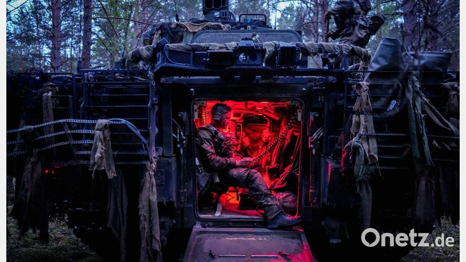 Die Besatzung eines Schützenpanzers der Bundeswehr nimmt an der Großübung „Freedom Shield 2026“ in Litauen teil. Bild: Kay Nietfeld/dpa