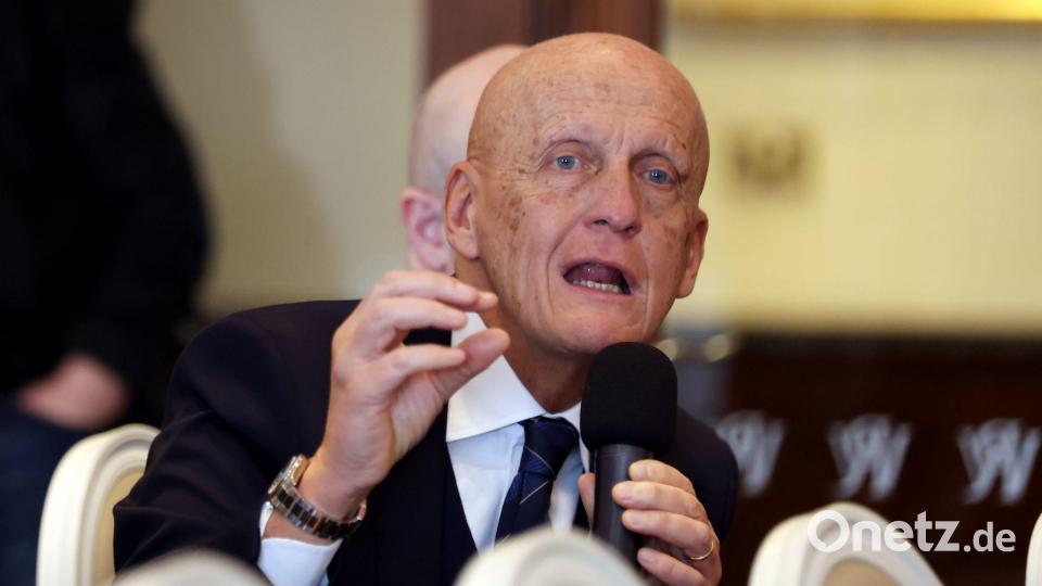 Chef der FIFA-Schiedsrichterkommission: Pierluigi Collina. (Archivbild) Bild: Peter Morrison/PA Wire/dpa