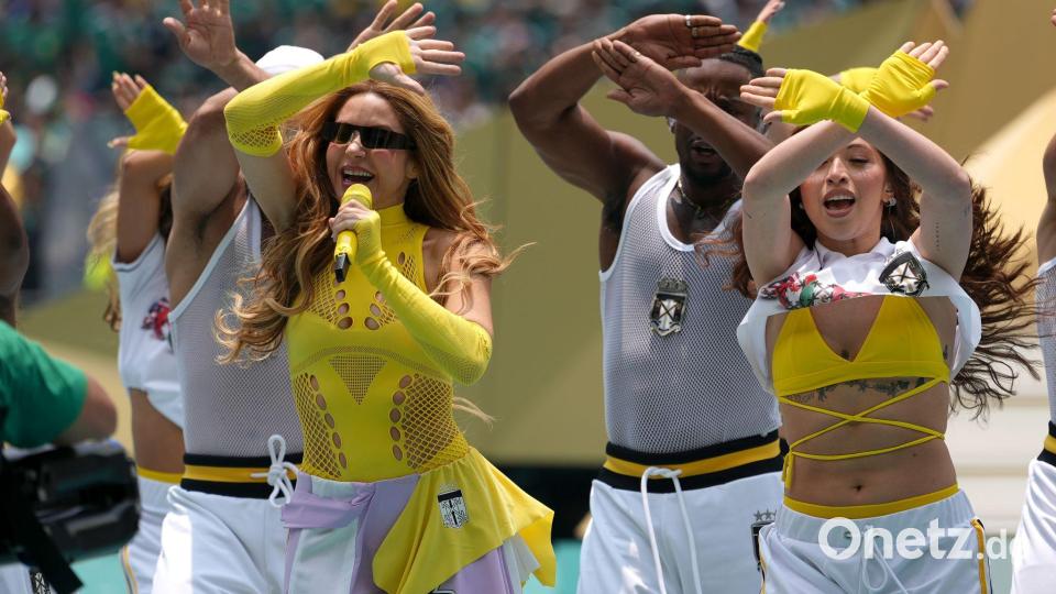 Superstar Shakira bei ihrem Auftritt. Bild: Eduardo Verdugo/AP/dpa