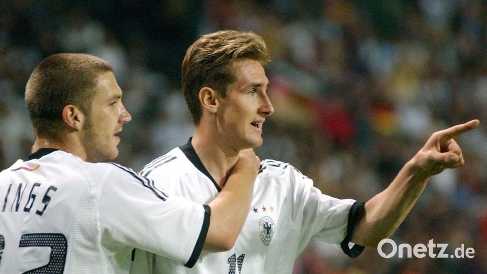Der dreifache Miroslav Klose (r) beim höchsten deutschen WM-Sieg. (Archivbild) Bild: picture alliance / dpa