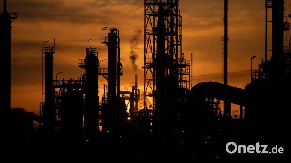 Der Iran-Krieg hat die Preise für Öl und Gas nach oben getrieben. (Archivbild) Bild: Marijan Murat/dpa