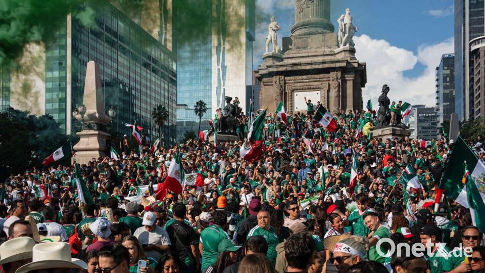 Der Jubel war riesig über den Auftaktsieg des Mitgastgebers. Bild: Felix Marquez/dpa