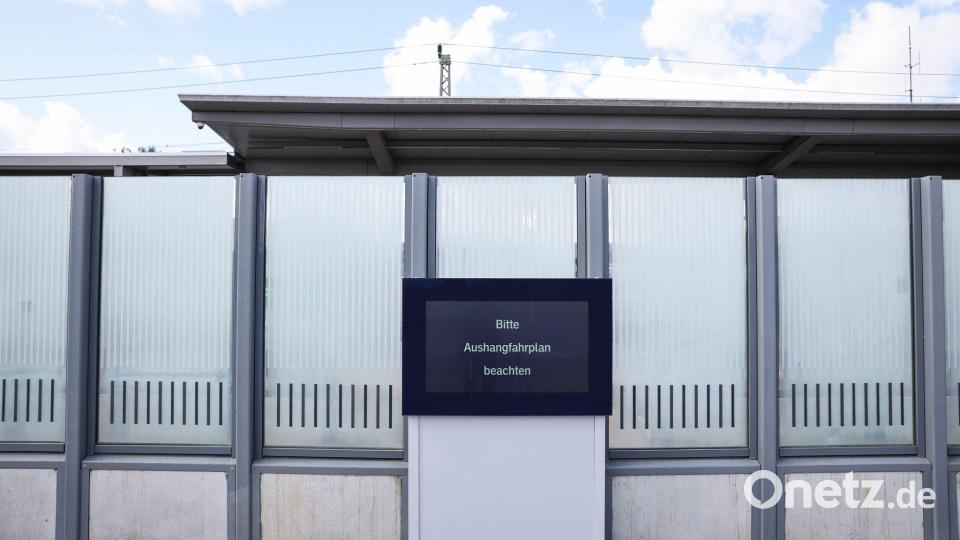 Im Bahnhof Büchen zeigt ein Display keine Verbindungen an. (Archivbild.) Bild: Christian Charisius/dpa