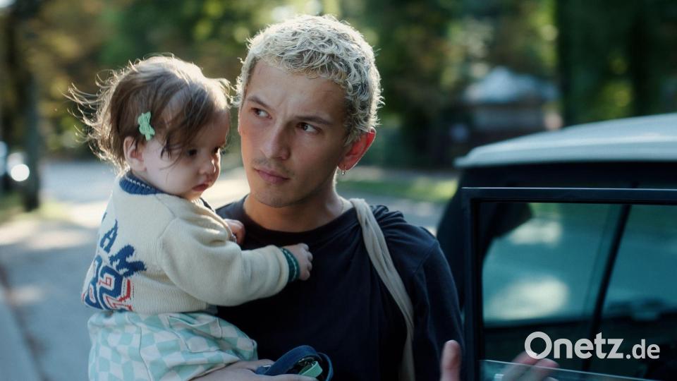 Filip mit seiner Nichte auf dem Arm. Bild: --/HBO Max/dpa