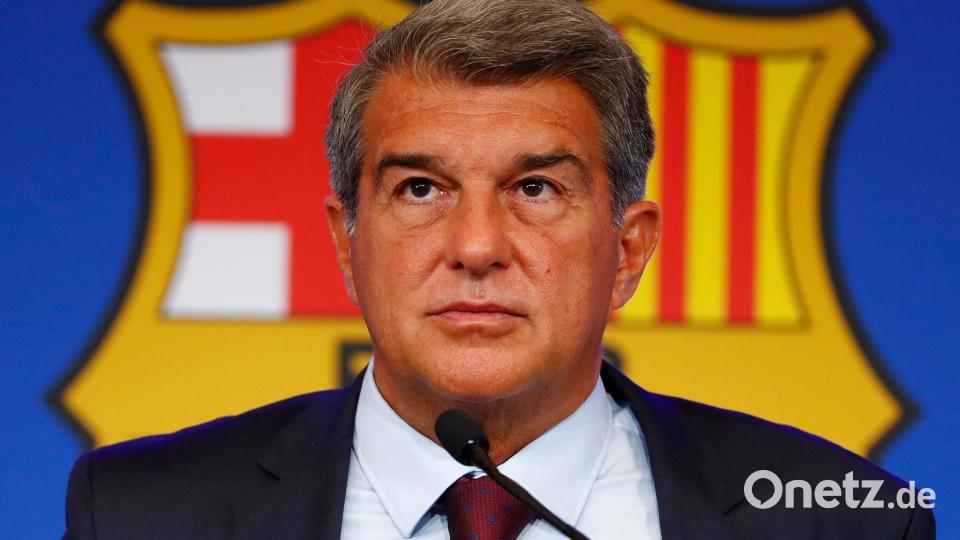 Weist alle Vorwürfe zurück: Barcelonas Präsident Joan Laporta. (Archivbild) Bild: Joan Monfort/AP/dpa