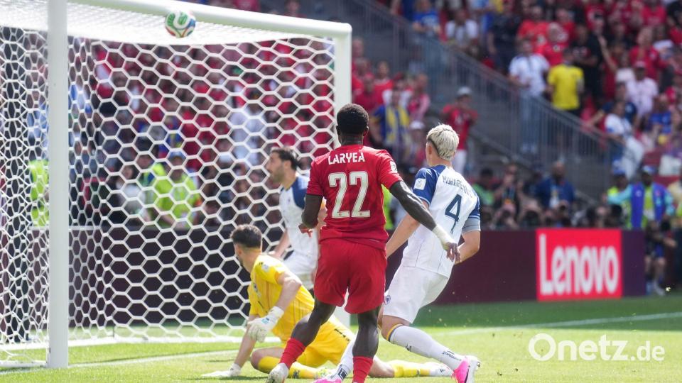 Bosniens Defensive hielt lange Stand. Bild: Nathan Denette/The Canadian Press/AP/dpa