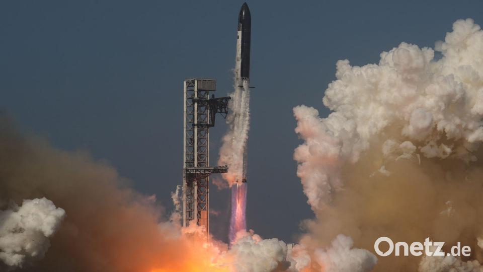 Die Entwicklung der großen Rakete Starship verschlingt Milliarden, soll das Geschäft von SpaceX aber stark voranbringen. (Archivbild) Bild: Eric Gay/AP/dpa