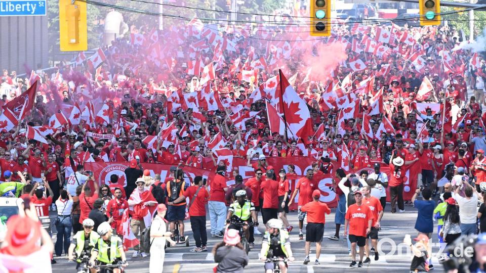 Kanadas Fans auf dem Weg zum Stadion. Bild: Jon Blacker/Canadian Press via ZUMA Press/dpa