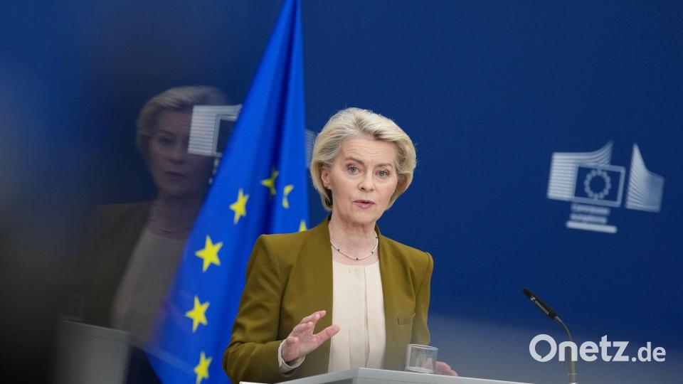 Will Russland mit neuen Sanktionen die Kriegsführung gegen die Ukraine erschweren: EU-Kommissionspräsidentin Ursula von der Leyen. (Archivbild) Bild: Virginia Mayo/AP/dpa
