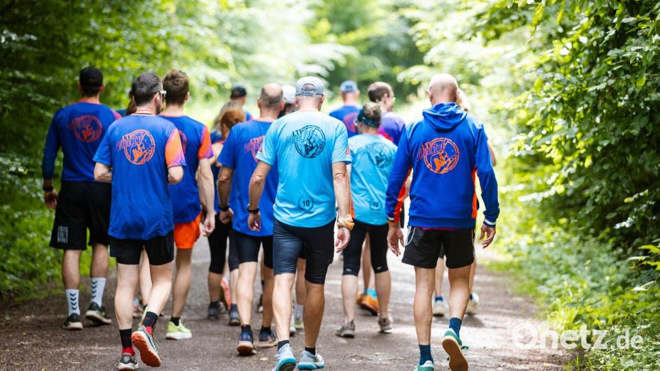Gemeinsam statt allein: Fynn Thome trainiert mit Läuferinnen und Läufern der LTF Theeltal für die Wettbewerbe der Special Olympics. Bild: Laszlo Pinter/dpa/Laszlo Pinter