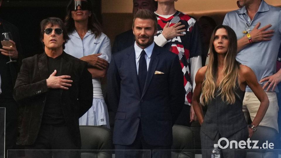 Tom Cruise, David Beckham und seine Frau Victoria Beckham zählten zu den Promis auf den Tribünen. Bild: Andre Penner/AP/dpa