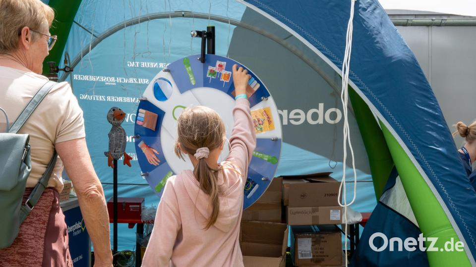 Jeder durfte am OM-Glücksrad drehen. Bild: Franka Eichl