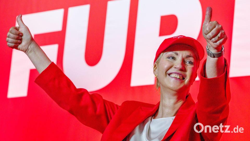 Schwesig als SPD-Spitzenkandidatin für Landtagswahl Mecklenburg-Vorpommern nominiert Bild: Jens Büttner/dpa