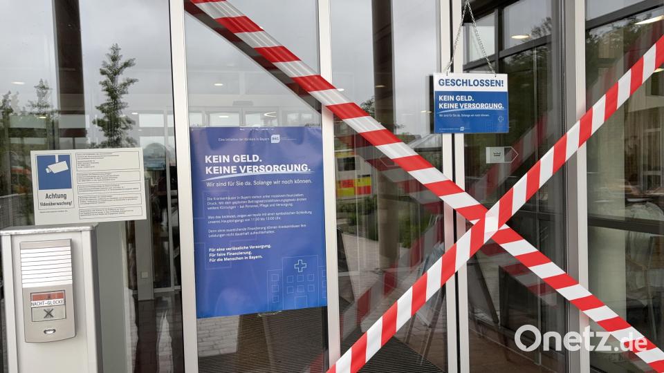 "Kein Geld, keine Versorgung" stand an der verschlossenen Haupteingangstür - ein klarer Hinweis. Bild: Joachim Gebhardt