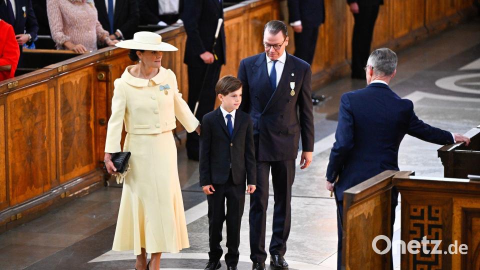 Auch die Familie von Kronprinzessin Victoria (links) kam zum Gottesdienst. Nur Tochter Estelle fehlte - sie ist gerade auf einer Sprachreise. Bild: Christine Olsson/TT News Agency/AP/dpa