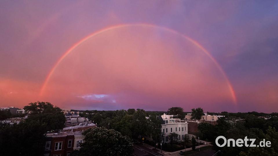 Über dem Stadtteil Capitol Hill in Washington ist ein doppelter Regenbogen zu sehen. Bild: Julia Demaree Nikhinson/AP/dpa