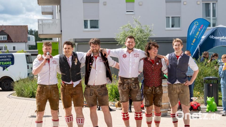 Die Schuhplatter vom "Neidaffer Plattclub" sorgten für Stimmung mit ihren Tänzen. Bild: Franka Eichl