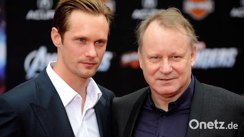 Alexander Skarsgård (links) ist wie mehrere seiner Brüder in die Fußstapfen von Vater Stellan (rechts) getreten. (Archivbild) Bild: picture alliance / dpa