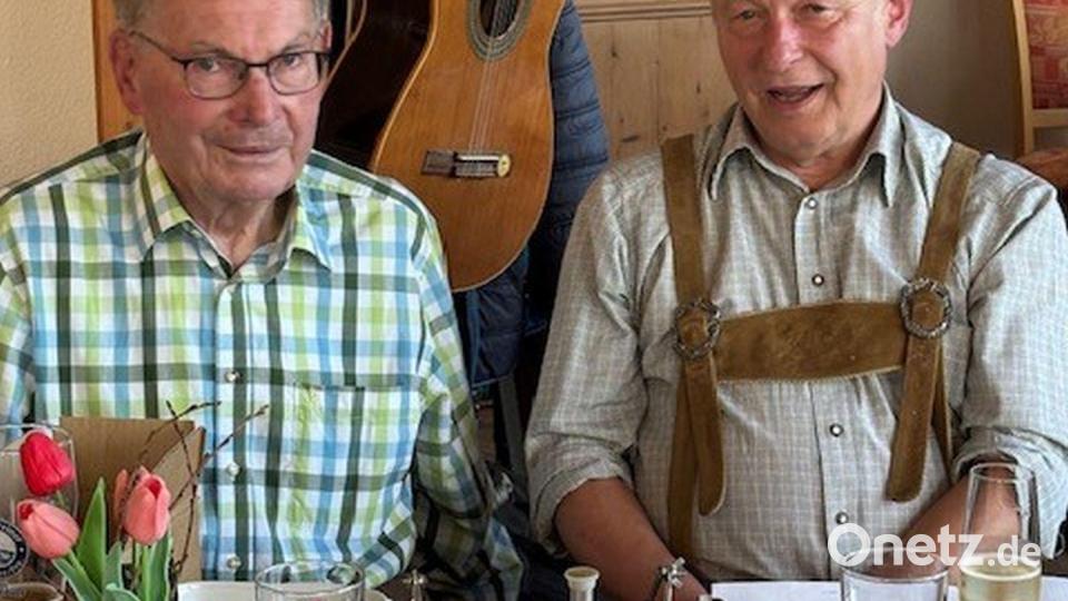 Der bisherige Leiter des Stammtisches Hans Dittrich (links) und sein Nachfolger seit 2025 Robert Dimper. Bild: Erhard Nitzbon