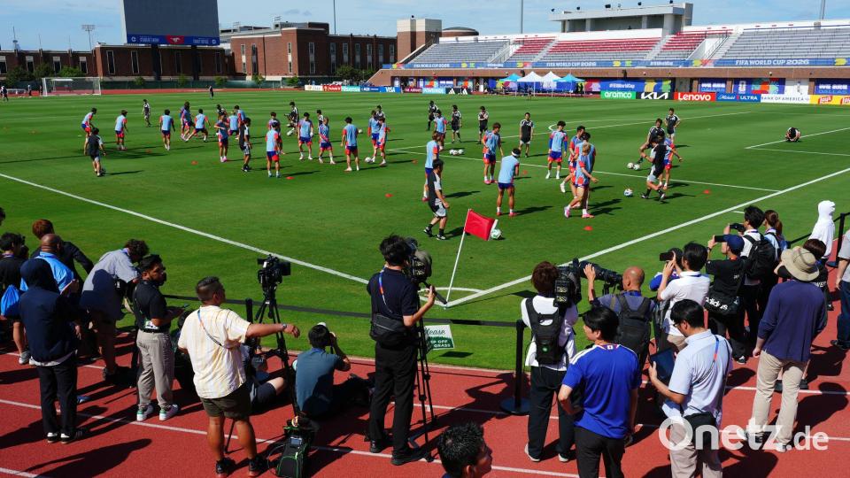 Japan trainiert vor dem WM-Auftakt gegen die Niederlande. Bild: Julio Cortez/AP/dpa