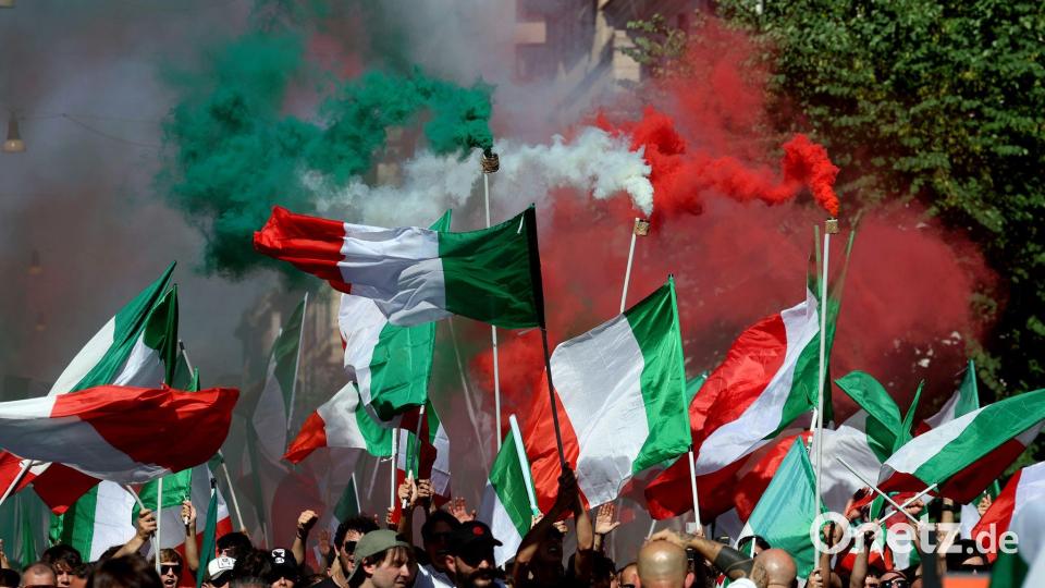 Der Protest steht dem Motto „Remigration und Rückeroberung“. Bild: Marco Iacobucci/SOPA Images via ZUMA Press Wire/dpa