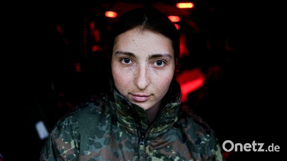 Fine ist Fahrerin des Schützenpanzers. Bild: Kay Nietfeld/dpa