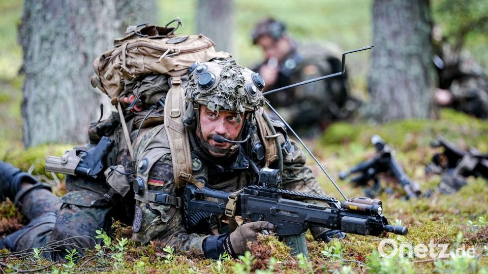 Die Panzergrenadiere arbeiten sich vor. Bild: Kay Nietfeld/dpa