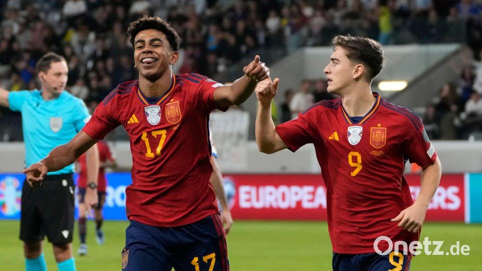 Schlüsselspieler Spaniens: Lamine Yamal (l) und Gavi. (Archivbild) Bild: Petros Karadjias/AP/dpa