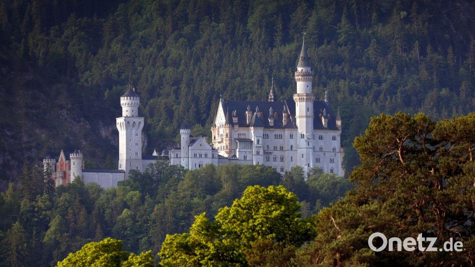 Das Schloss Neuschwanstein lockt jährlich 1,4 Millionen Besucher aus aller Welt an. (Archivbild) Bild: Karl-Josef Hildenbrand/dpa