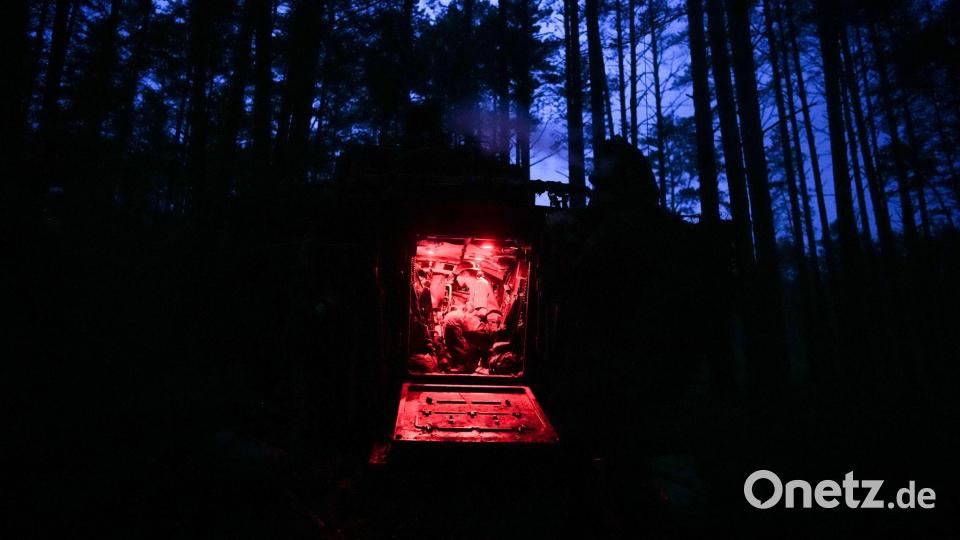 In der Nacht wird im Wald gelagert. Bild: Kay Nietfeld/dpa
