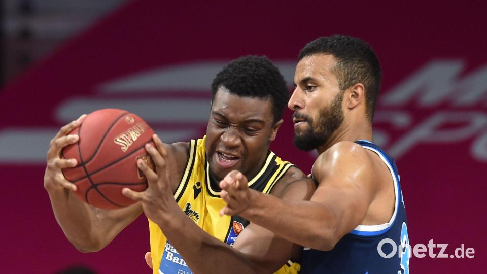 Spielte lange für Ludiwigsburg: Ariel Hukporti (l). (Archivbild) Bild: Christof Stache/AFP-Pool/dpa