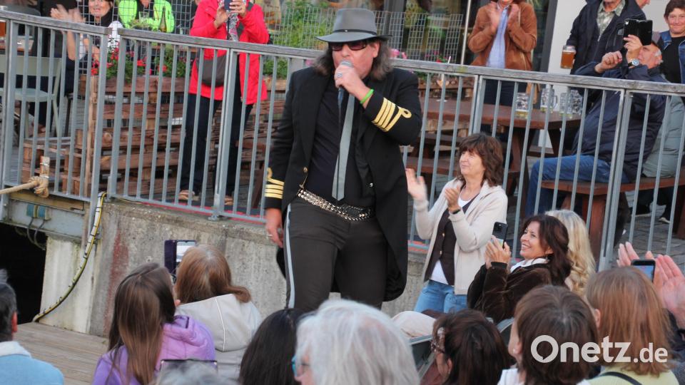 Das Udo-Lindenberg-Double mischte sich auch unter seine Fans. Bild: Konrad Rosner
