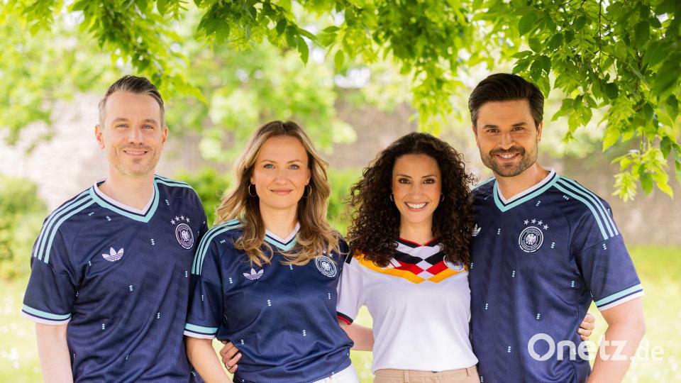An den Sets der RTL-Serien „Alles was zählt“ und „Unter uns“ ist latentes Fußballfieber ausgebrochen. Bild: Rolf Vennenbernd/dpa