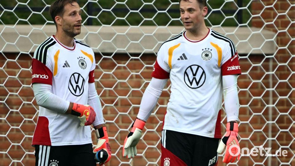 Mit Oliver Baumann sprach Manuel Neuer vor dem WM-Start auch über private Dinge. Bild: Federico Gambarini/dpa