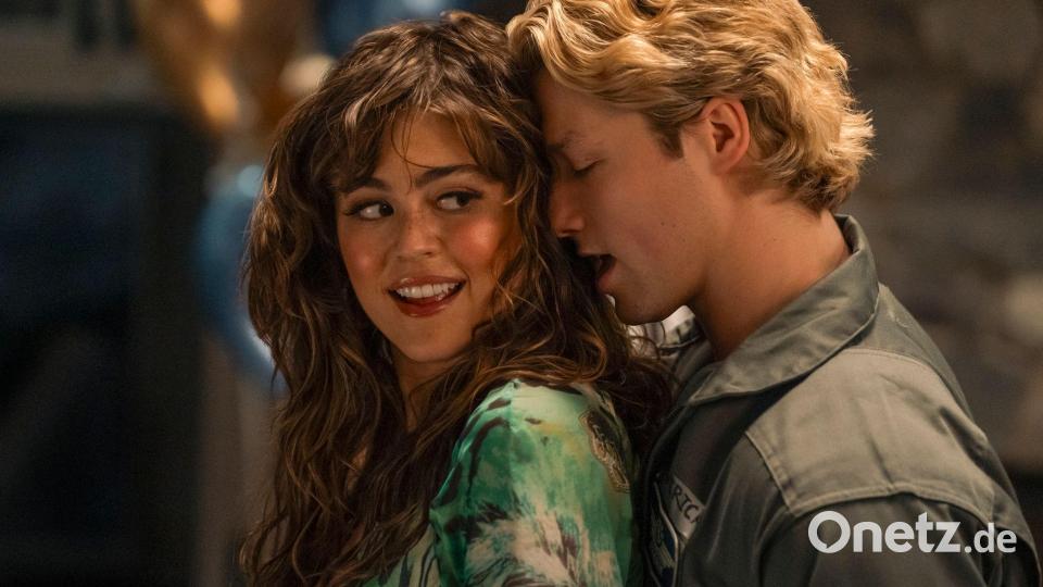 Allie und Dean (Mika Abdalla und Stephen Kalyn) beginnen erst mal nur eine unverbindliche Affäre und haben gern und viel Sex miteinander. Bild: Liane Hentscher/Prime/dpa
