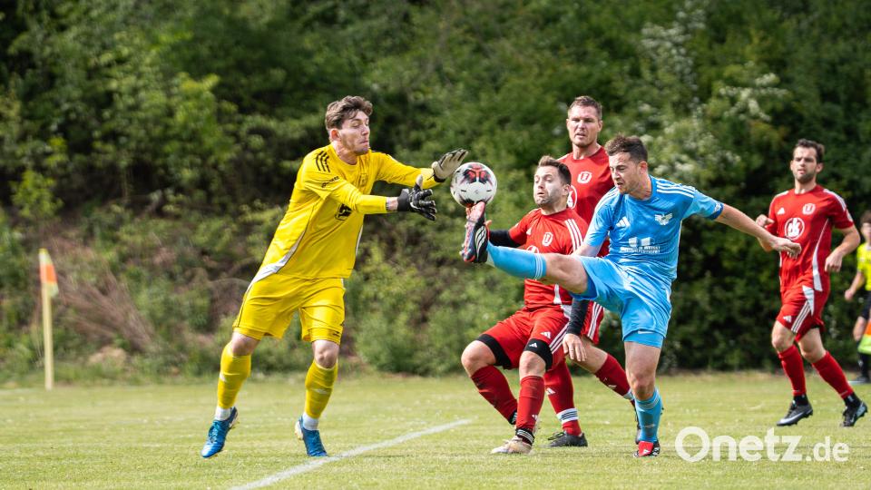 Die DJK Ensdorf setzt sich in der Relegation zur Kreisliga mit 3:1 gegen den SC Kirchenthumbach durch. Bild: fle
