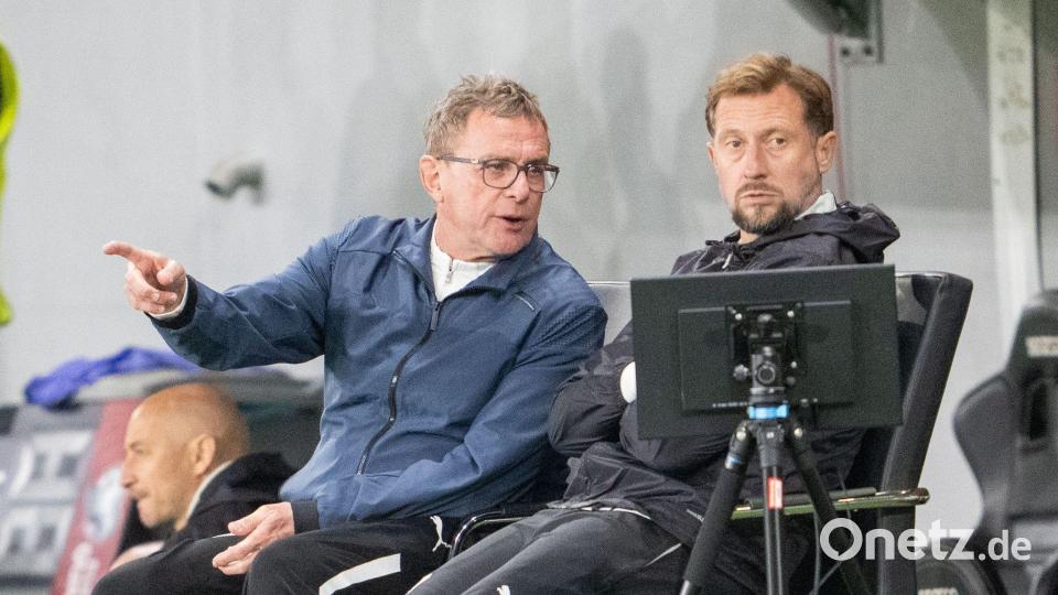 Ralf Rangnick (l) denkt über das Nationalteam hinaus. (Archivbild) Bild: Georg Hochmuth/APA/dpa