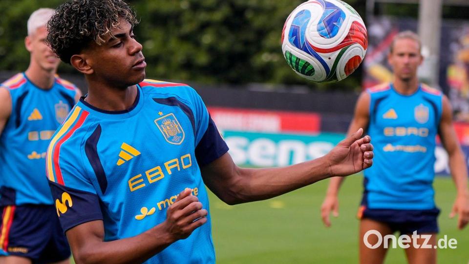 Jungstar Lamine Yamal steht gegen Kap Verde nicht in Spaniens Startelf. (Archivbild) Bild: Mike Stewart/AP/dpa