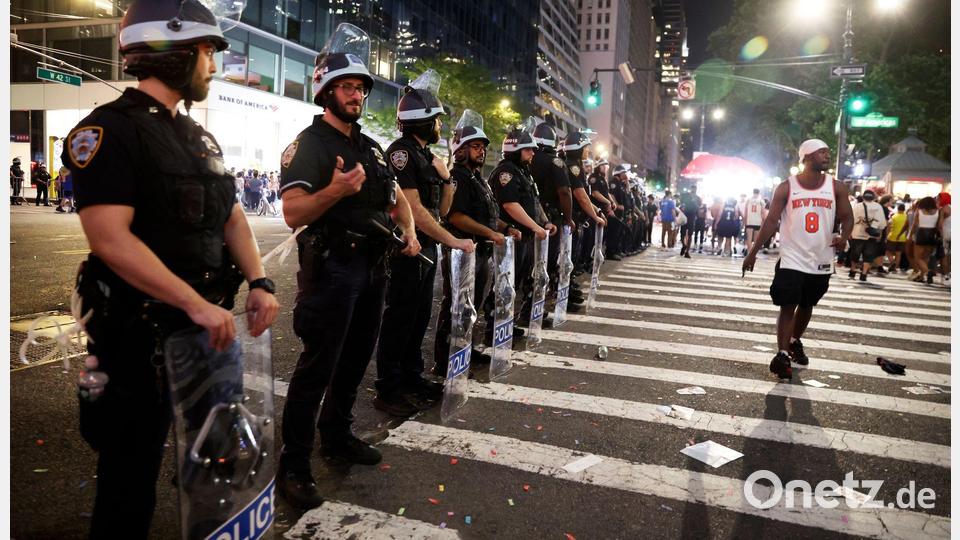 Es gibt Festnahmen und Verletzte. Bild: Heather Khalifa/AP/dpa