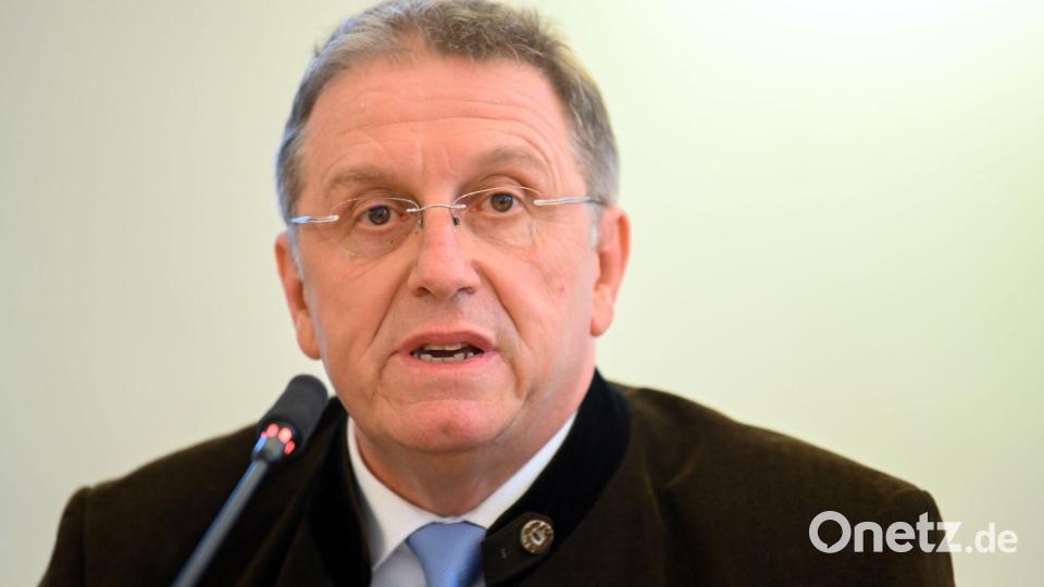 Mehrere CSU-Bezirksräte in Oberfranken haben einen AfD-Antrag zur Ehrung eines AfD-Politikers unterstützt. Bild: Nicolas Armer/dpa