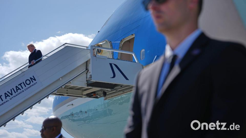 Flog direkt von seinem 80. Geburtstag zum Gipfel: US-Präsident Trump. Bild: Julia Demaree Nikhinson/AP/dpa