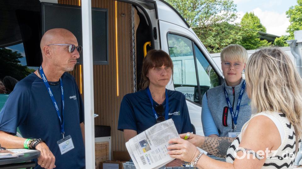 Mitarbeiter von Oberpfalz-Medien machen sich mit dem "Redaktion on Tour"-Sprinter am Mittwoch auf den Weg nach Waldsassen. Am Samstag war die erste Station in Weiden (Foto). Bild: Franka Eichl