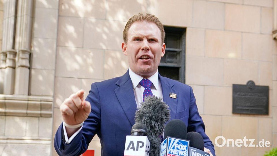Andrew Giuliani hat das Einreiseverbot für den somalischen Schiedsrichter Omar Artan in die USA verteidigt. (Archivbild) Bild: Mary Altaffer/AP/dpa