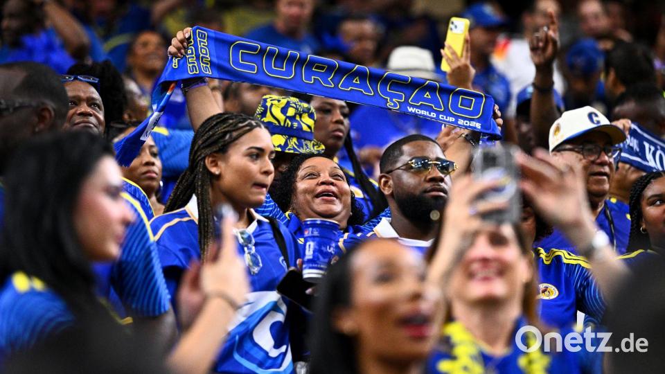 Die Fans von Curaçao sorgten für Stimmung. Bild: Tom Weller/dpa
